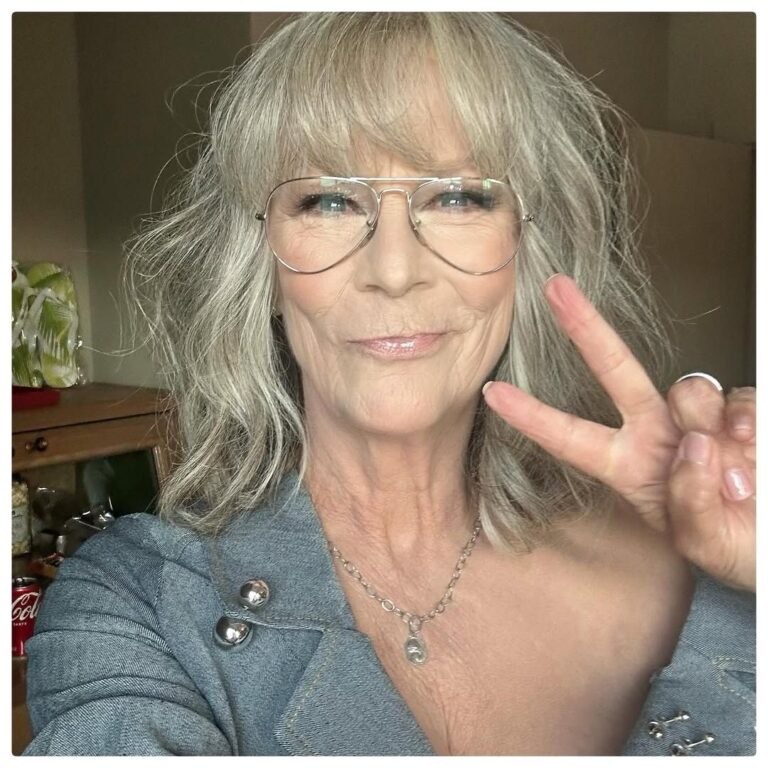 Jamie Lee Curtis smiling at a red carpet event, Hollywood actress and Scream Queen icon