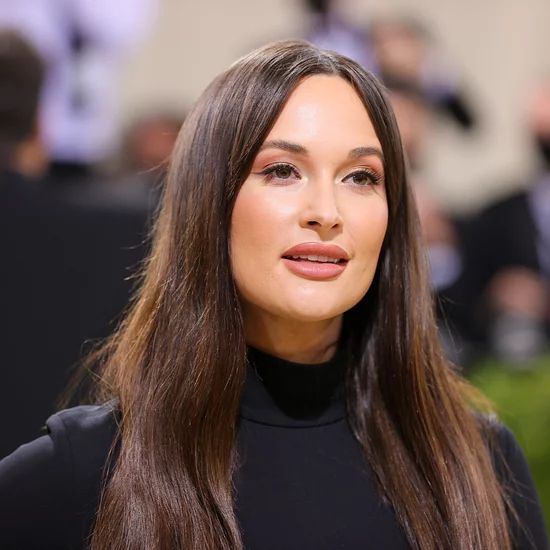 10 Secrets of Kacey Musgraves: The Gentle Revolutionary Redefining Country Music Kacey Musgraves performing live, blending traditional country style with modern boho fashion