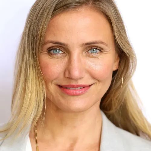 Cameron Diaz smiling on the red carpet, representing her career as a beloved Hollywood comedy star