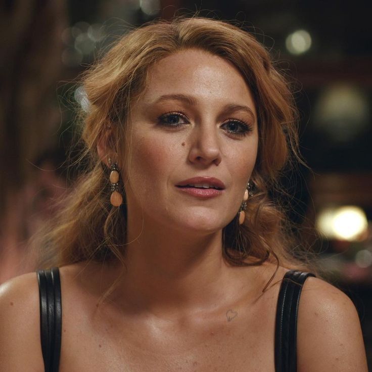 Blake Lively: 10 Powerful Reasons She Became Hollywood’s Most Inspiring Style Icon “Blake Lively on the red carpet, Hollywood actress and fashion icon”