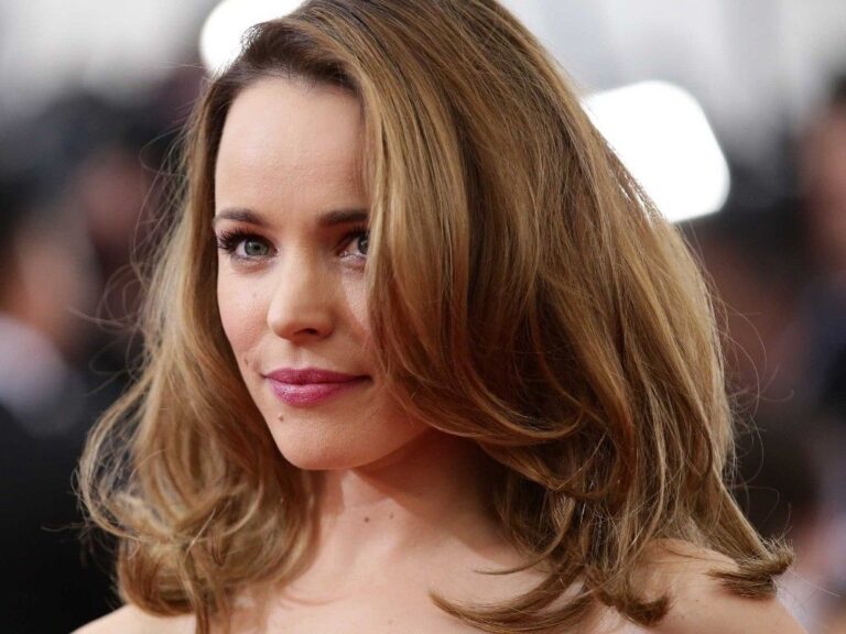 Rachel McAdams smiling at a Hollywood event, showcasing her elegance and charm