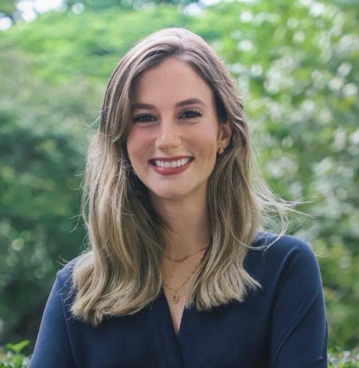 7 Powerful Lessons from Luana Lopes Lara Inspiring Billionaire Success Story Luana Lopes Lara portrait showcasing the youngest self-made woman billionaire and co-founder of Kalshi in a professional setting.