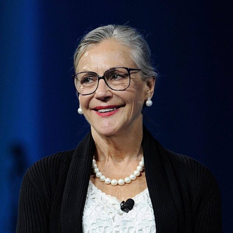 7 Powerful Facts About Alice Walton: The Billionaire Transforming Art and Healthcare Alice Walton portrait – Walmart heiress and philanthropist