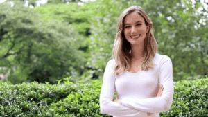 “Professional image of Luana Lopes Lara, highlighting her role as a Brazilian tech entrepreneur and innovator